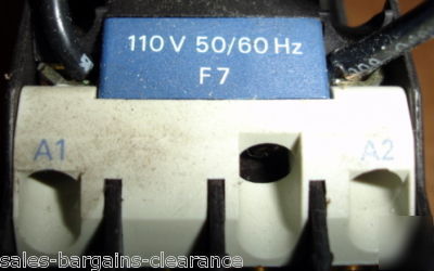 Telemecanique LC1D12 01 110V 50/60 hz 25A contactor