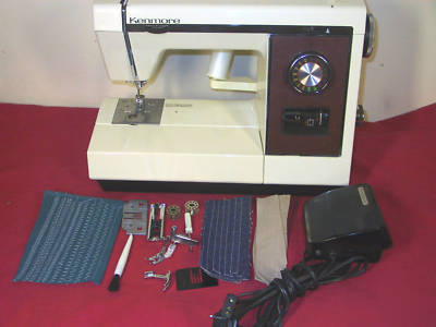Kenmore heavy duty sewing machine 158-1784182 nice