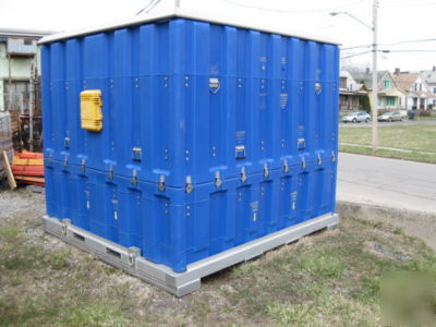 Shipping container box two part clamshell style