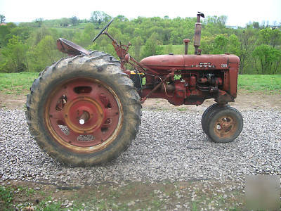 1954 farmall 200 tractor with 2 point fast hitch