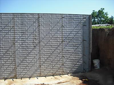 Used alum concrete wall forms vip textured & smooth set