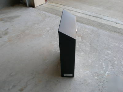 New united receptacle smokers station wall urn ( )