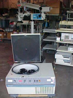 Beckman spinchron r centrifuge with rotor & buckets