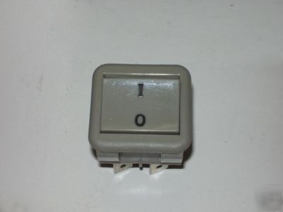 Lot of 100 i/o power switch, beige, dpst