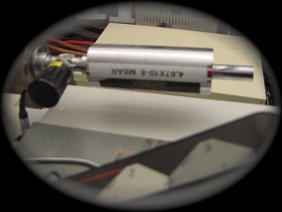 Leak detector leybold ultratest ul 100 w/ vac. pump