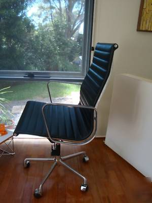 Eames leather EA335 office chair retro gas lift