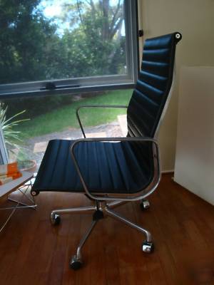 Eames leather EA335 office chair retro gas lift