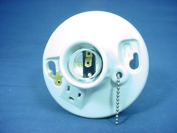 Porcelain lampholder pull chain light socket w/ outlet