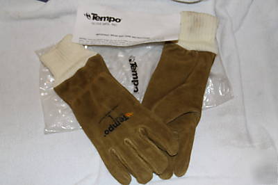 Tempo max structural firefighting glove nomex wristlet