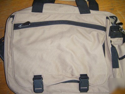 Tan laptop computer shoulder bag with pockets nice