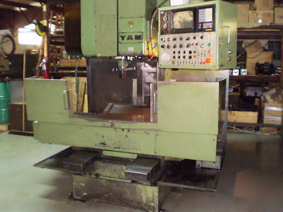 Yam 1986 cnc-3A milling machine w/fanuc 10M control