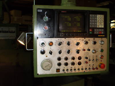 Yam 1986 cnc-3A milling machine w/fanuc 10M control