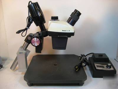 Leica STEREOZOOM4 microscope with base plate and light