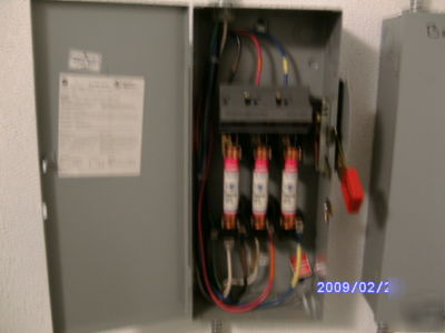 G.e. h.d. 600 volt 60 amp 3 phase disconnect with fuses
