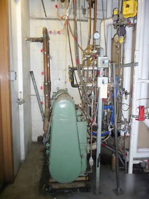Hull lyophilizer/freeze dryer 140 sq. ft.