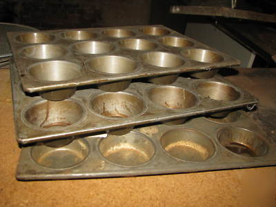 Cinnamon roll pans sticky bun roll pans lot of 3 