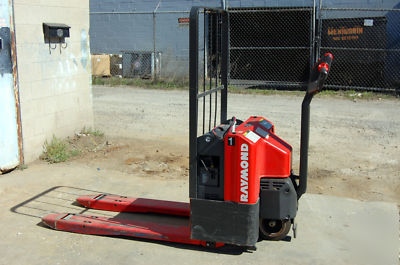 Raymond walkie pallet jack 4000LBS w charger 372 hours