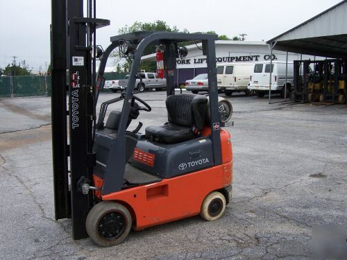 2004 toyota 3000 lb cap forklift truck
