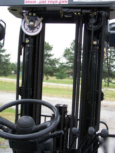 2004 toyota 3000 lb cap forklift truck