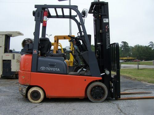 2004 toyota 3000 lb cap forklift truck