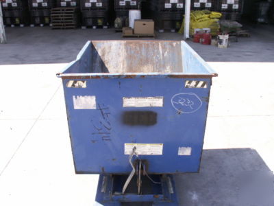 Vestil 70Â° self-dumping steel hopper w/ bumper release