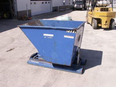 Vestil 70Â° self-dumping steel hopper w/ bumper release