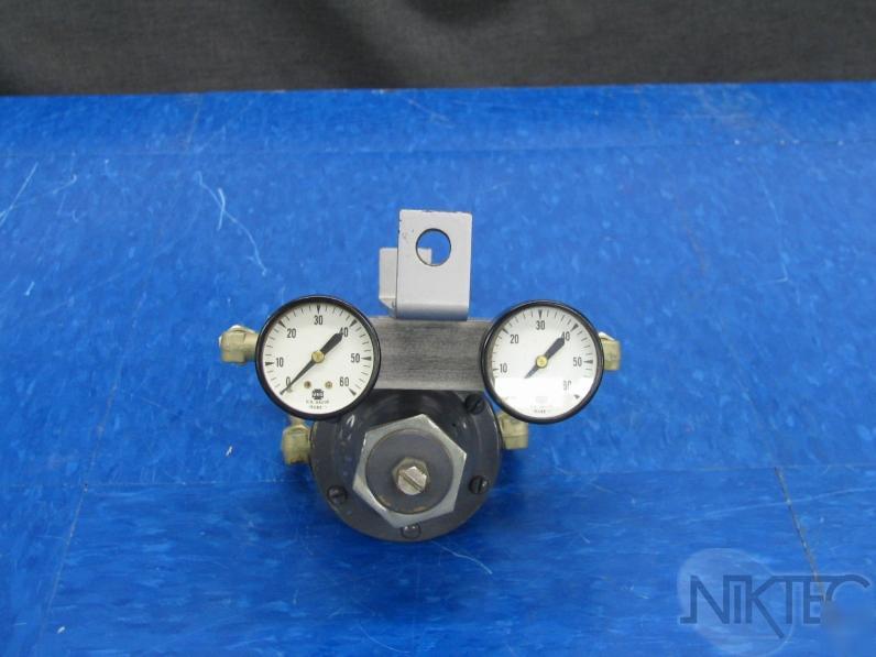 High pressure dual gage CO2 regulator 0-60 psi