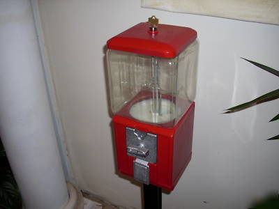 Ashland candy/gumball vending machine $.25 berryw/stand