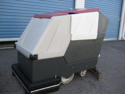 Minuteman 260 traction driven floor scrubbers 26-inch