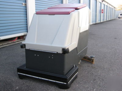 Minuteman 260 traction driven floor scrubbers 26-inch
