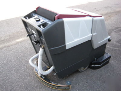 Minuteman 260 traction driven floor scrubbers 26-inch