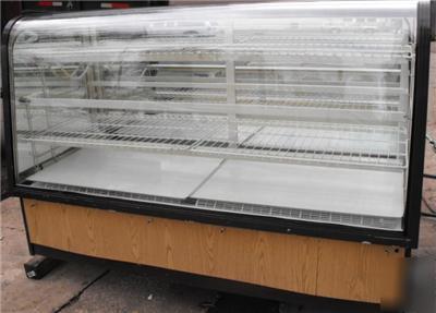 Refrigerated display case glass frt structural concepts