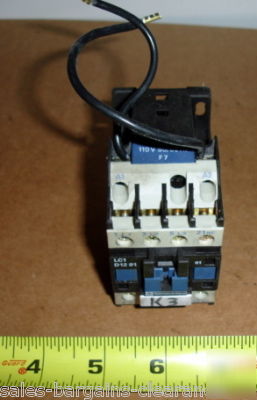 Telemecanique LC1D12 01 110V 50/60 hz 25A contactor