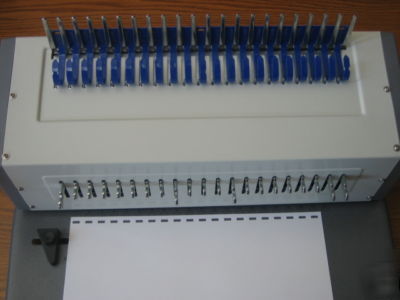 Heavy duty 580 sheet punch/binding machine + 200 combs