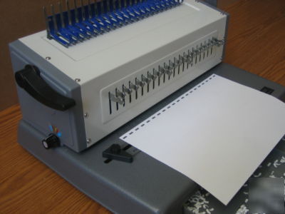 Heavy duty 580 sheet punch/binding machine + 200 combs