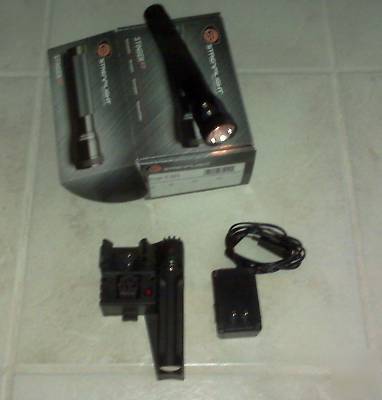 Streamlight stinger xt flashlight w/charger excellent 