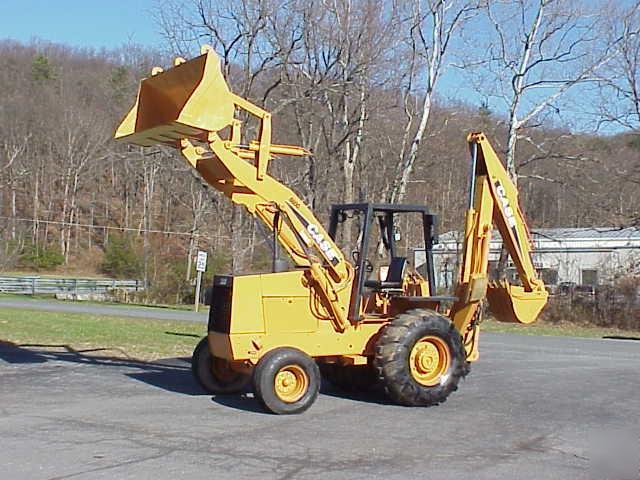 Case 680G loader backhoe runs great , sells absolute