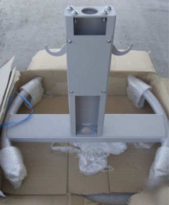 Heavy duty wheeled projector stand