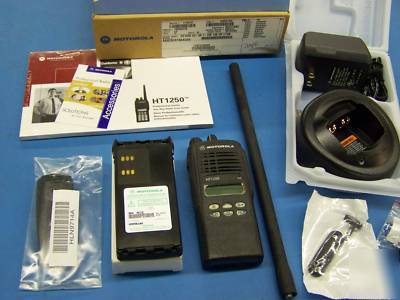 New motorola radio HT1250 vhf 35-50MHZ lowband in box