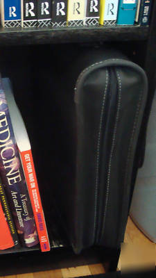 Used univenture cd / dvd storage binder - 224 discs 