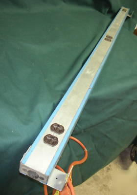 Power strip 3 duplex receptacles sturdy raceway 5' long