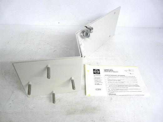 Pelco CM100 corner mount adapter for WM2000 wall mount