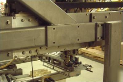 Racetrack robot loading system
