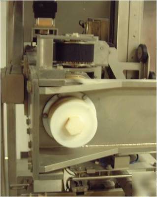 Racetrack robot loading system