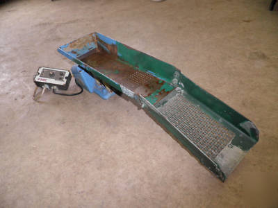 Syntron magnetic vibratory feeder f-010B w/controller