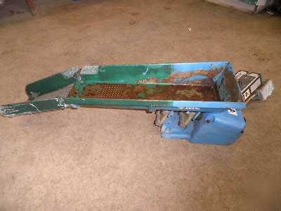 Syntron magnetic vibratory feeder f-010B w/controller