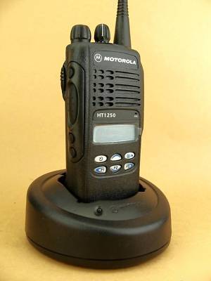 New mint motorola HT1250 uhf 128CH radio w/ accessories