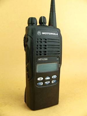 New mint motorola HT1250 uhf 128CH radio w/ accessories