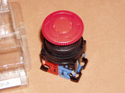 Fuji AR30V2R-11R e-stop command switch 1A1B 