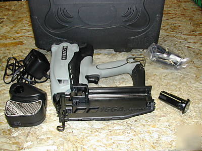 Hitachi cordless gas 16 gauge finish nailer w /case